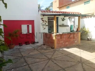 house for sale in Centro de Boca de Uchire, San Juan de Capistrano, Boca de Chávez, Anzoategui - Image 8
