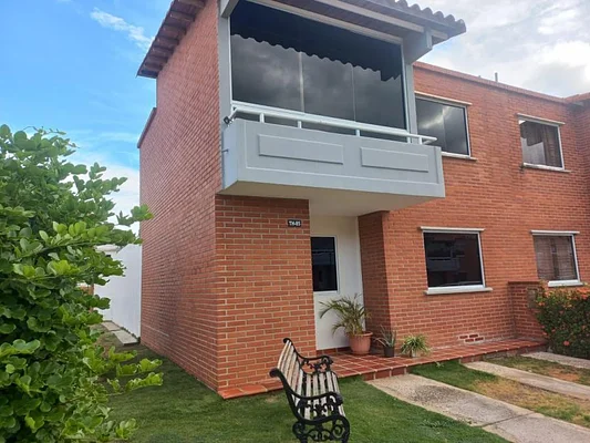 Beautiful and cozy townhouse for sale duplex. Urb. Terrazas del Valle El Valle