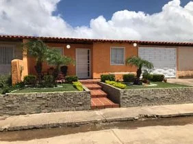 Beautiful and cozy townhouse for sale duplex. Urb. Terrazas del Valle El Valle - Image 3