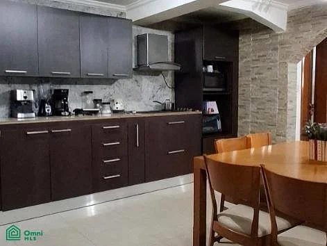 Townhouse in Residential Complex Roble Real - Los Robles Conjunto Residencial Esta, 6316 Maneiro Municipality - 3 beds apartment for sale