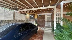 townhouse in Guatire 5 bedrooms 5 bathrooms for sale potential investment - Image 2