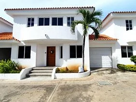 house for sale in the residential development Paraíso Dos, with excellent location and electric service.