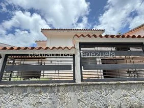 Gorgeous house Duplex Dutch Chalet Style for sale San Antonio de Los Altos - Image 2