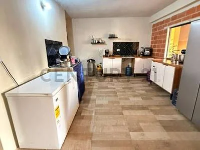 Gourmet kitchen with island