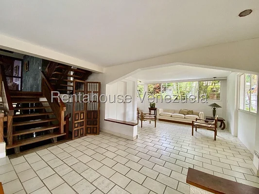 house (Multiple Levels) for rent in Lomas de Prados del Este, Distrito Metropolitano - Image 2