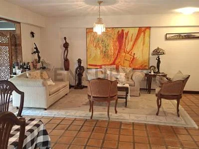 Chic dining area table setting