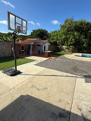 house (1 Level) for sale in Club Campestre El Paraiso, Miranda - Image 7