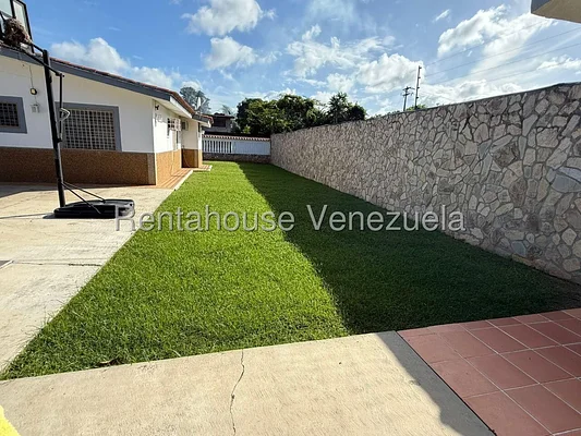 house (1 Level) for sale in Club Campestre El Paraiso, Miranda - Image 11