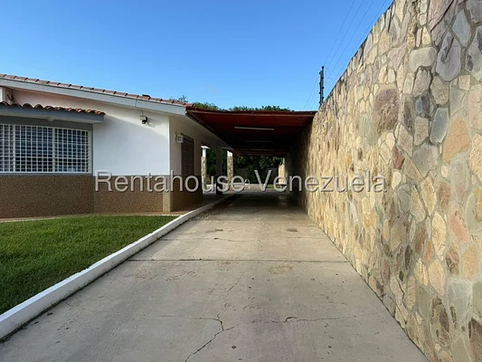 house (1 Level) for sale in Club Campestre El Paraiso, Miranda - Image 4