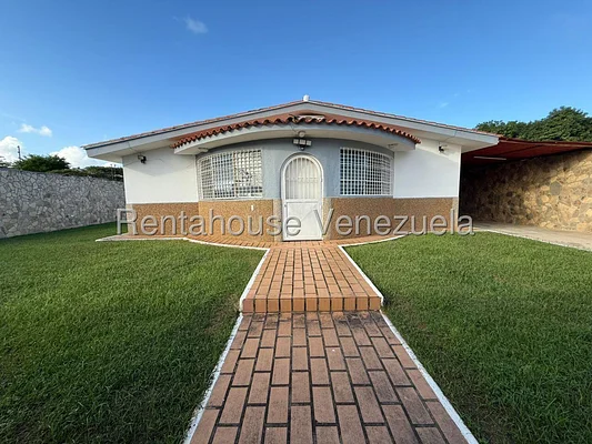 house (1 Level) for sale in Club Campestre El Paraiso, Miranda - Image 2