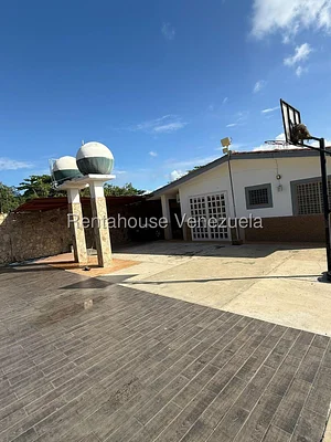 house (1 Level) for sale in Club Campestre El Paraiso, Miranda - Image 10