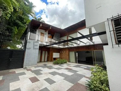 Single Family Home for Sale at Calle El Parque Qta. Guaraimita, Caracas, Distrito Capital 00001, Venezuela - Image 2