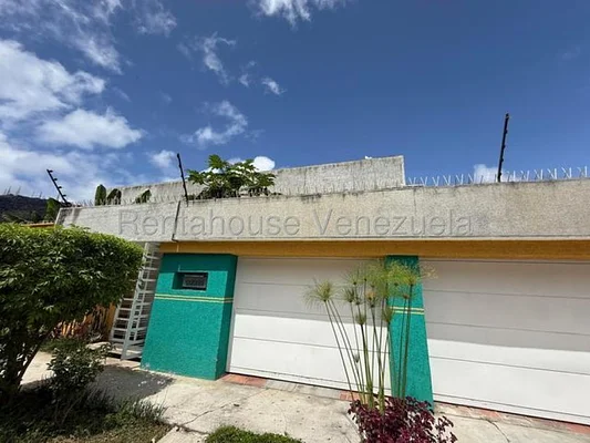 house for sale Las Esmeraldas Tllf