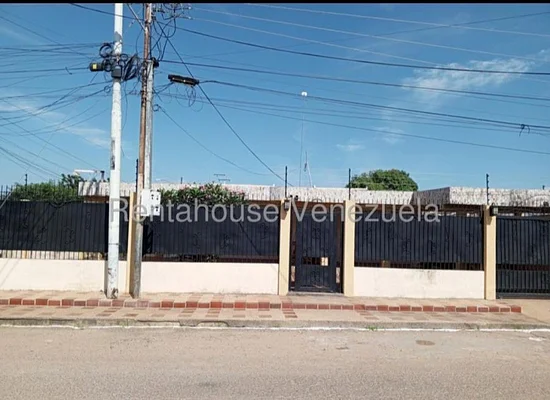 Beautiful and spacious house for rent. Ciudad Ojeda - CAA266973