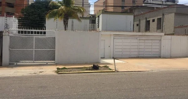 Views and Exclusivity in La Lago - Calle 72 con av 2a Edf Calazul, Maracaibo - 4 beds apartment for sale - Image 2