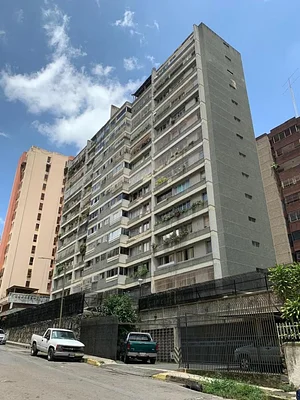 Excellent penthouse for sale to remodel in Los Nuevos Teques.