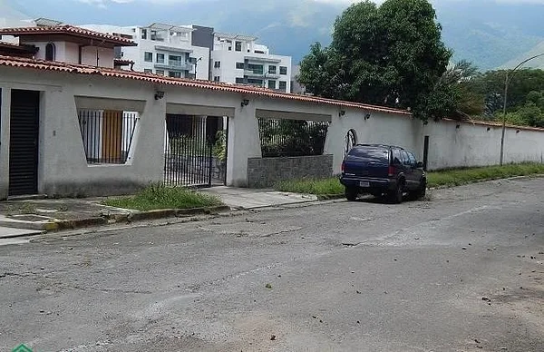 For Sale Great House in Macaracuay, Caracas, Venezuela - Cerrada Quinta, 1071 CCS - 5 beds house for sale