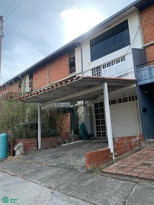 Sale of Beautiful Town House Triple in Las Terrazas Urbanization - Conjunto residencial las Terrazas, Parcela B2-11, 1220 Guarenas - 3 beds house for sale