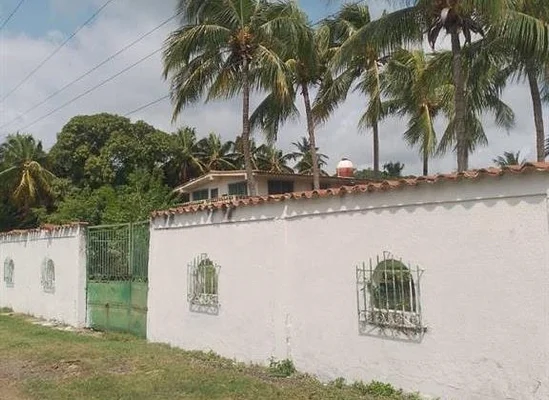 tucacas sells house with large lot of land - transversal 8 Casa campestre con lote d, 2055 Tucacas - 6 beds house for sale
