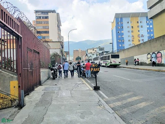 Commercial premises at street level, Esq Salas, near BCV, large showcase, - Altagracia, Av. Norte 4, Esq. Salas a Caja de Agua Centro Resd. Salas, 1010 CCS - Commercial premises for sale - Image 2