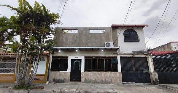 House for Sale in Santa Cruz, Aragua - Avenida 01 04-23, 2123 Aragua - 5 beds house for sale
