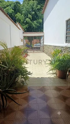 Commercial property side view