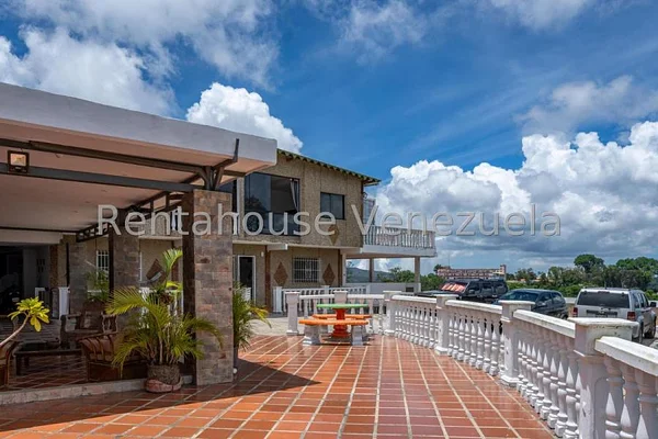 Beautiful and Spacious house for sale Colinas de San Antonio, San Antonio de los Altos 25-7270