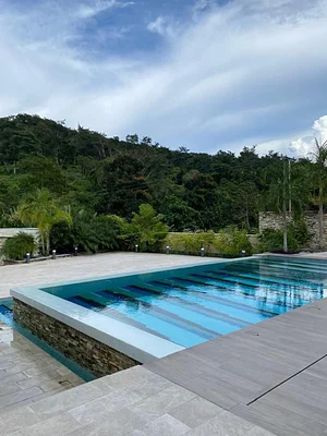 townhouse in Res Cumbres de Guataparo Lm