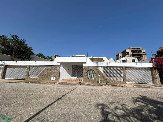 House for sale in the Urb Costa Azul, Margarita Island - Av. el parque N 8, 6301 Porlamar - 6 beds house for sale