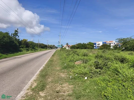 EXCELLENT PLOT ON AVENIDA 31 DE JULIO A FEW METERS FROM PLAYA EL AGUA - AVENIDA 31 DE JULIO TERRENO AL LADO DEL HOTEL, 6301 La Mira - Plot of land for sale