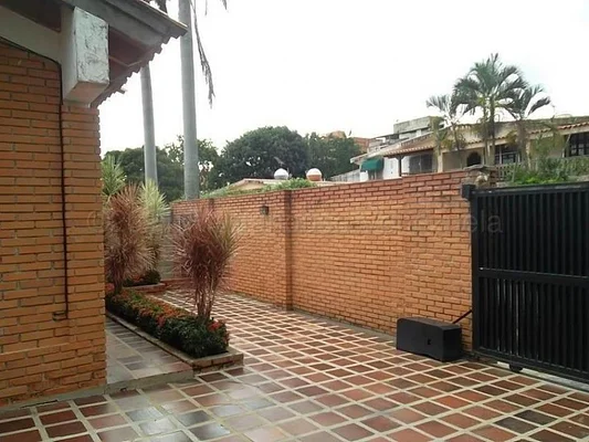 house for sale in Trigal Norte Valencia Carabobo - Image 2