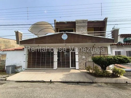house moderna, de 2 plantas for sale ubicada En Urb. La Mantuana - Turmero 26-14034