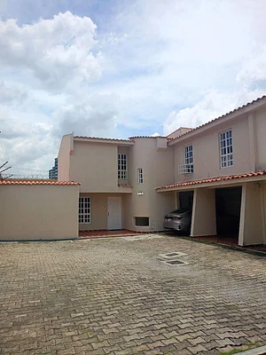 townhouse in Res Villas El Encanto Mañongo Lm