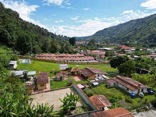 For Sale house With Large land Of 7.149 M.² In El Arenal, Mérida.