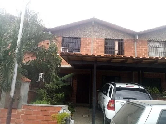 house IN MURALLA GUATIRE