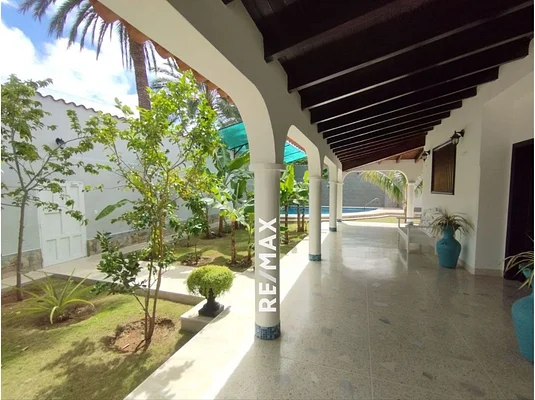 house EQUIPPED WITH swimming pool, SAUNA AND ROOFED CANEY, for sale, IN URB. PALO SANO, NUEVA ESPARTA, ISLA DE MARGARITA, 934.50 MT2, 5 bedrooms AND 8 bathrooms - Inmuebles Margarita - 2 MIL - Image 3