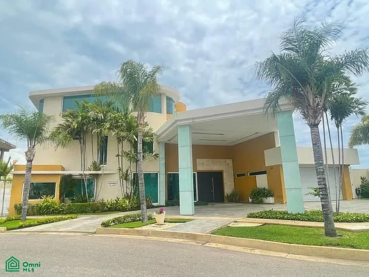 House for Sale in Lechería CR las Villas - Octavio Camejo Las Villas, 6016 Lecheria - 10 beds house for sale