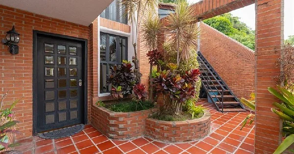 Spectacular 2-level Casa-Quinta for sale in Cumbres de Curumo - Av. Principal, Cumbres de Curumo Quinta Floral, 1080 CCS - 5 beds house for sale