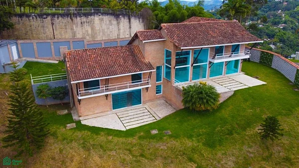 Excellent Quinta in Alto Hatillo - Alto Bollera Arequipe, 1201 CCS - 4 beds house for sale
