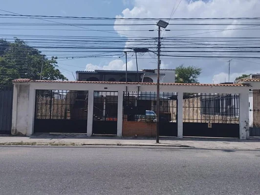 house COMMERCIAL ideal for multifamily, inn, clinic, school. Calle 9 . av. Moran BARQUISIMETO