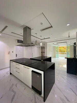 Hermanas Mota selling apartment in Res Mandalay, El Bosque.