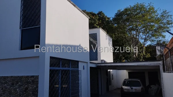 house (Duplex) for sale in Macaracuay, Distrito Metropolitano