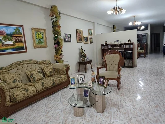 Versatile house with commercial and residential potential in El LImon. - callejon servicio cruce calle los caobos sector va 7 C, 2105 El Limón - 5 beds house for sale
