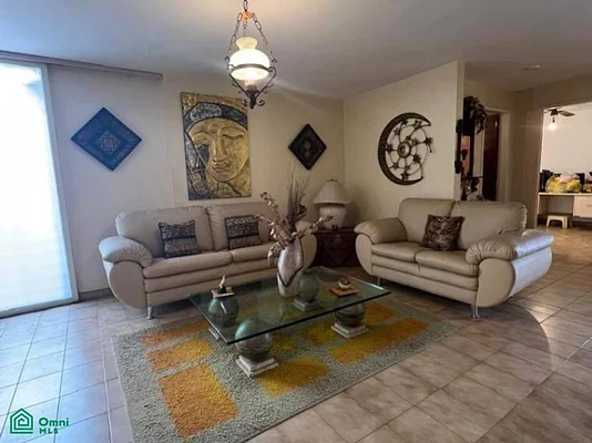 Sale of Beautiful Opportunity Home in La Trinidad - La Trinidad Quinta Mi Pili, 1080 CCS - 5 beds house for sale