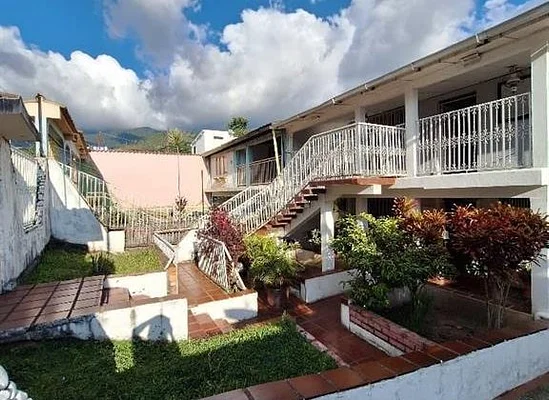 DOUBLE PURPOSE HOUSE FOR SALE IN PIRNEOS 1 AT STREET LEVEL - AVENIDA 1 QUINTA TRINIDAD, 5001 San Cristobal - 7 beds house for sale