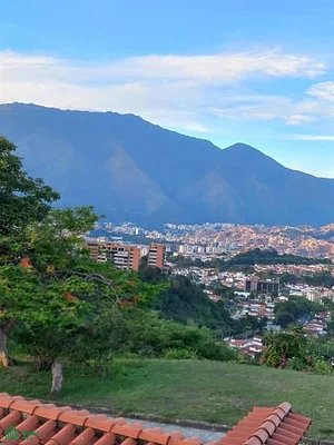 HOUSE FOR SALE IN THE COFFEE PLANTATION. URB. SANTA ANA. ON MAIN AVENUE - Santa Ana, sector Clara Maria Esperanza, 1061 CCS - 5 beds house for sale