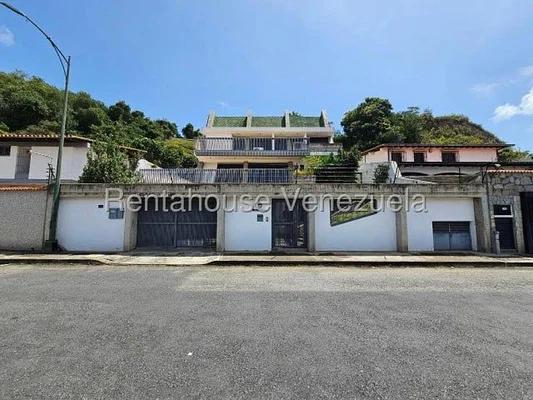 house for sale in Cumbres de Curumo tlf