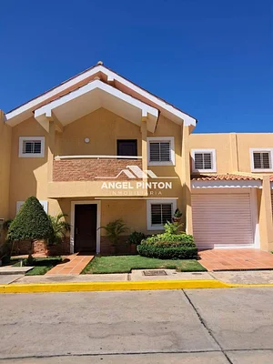 townhouse FOR RENT MILAGRO NORTE MARACAIBO VENEZUELA API 8700 - CAA268237