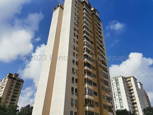 Norma Piña Real Estate Advisor RAH sells comfortable Apt. in the North zone of Valencia Cod. RAH 24-9762