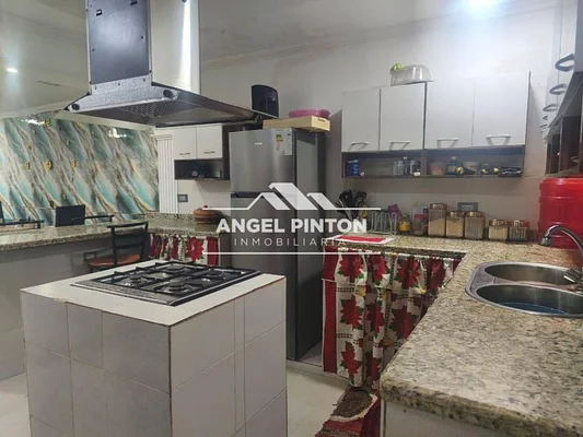 house for sale URB EL CAUJARO SAN FRANCISCO VENEZUELA API 8552